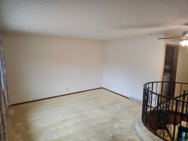 2408 S Valley View Rd Road, Sioux Falls, SD 57106