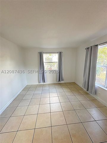 7921 SW 9th St, North Lauderdale, FL 33068