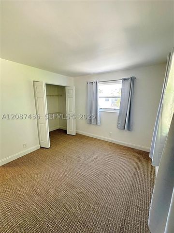 7921 SW 9th St, North Lauderdale, FL 33068