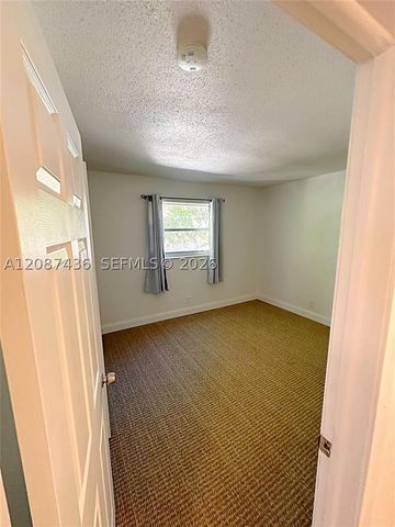 7921 SW 9th St, North Lauderdale, FL 33068