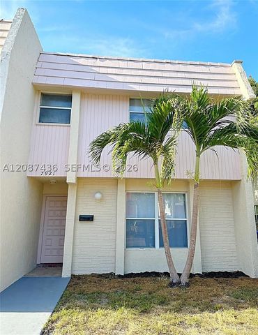 7921 SW 9th St, North Lauderdale, FL 33068