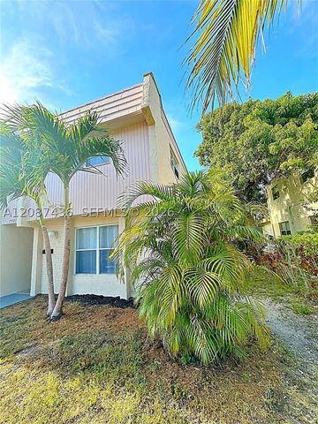 7921 SW 9th St, North Lauderdale, FL 33068
