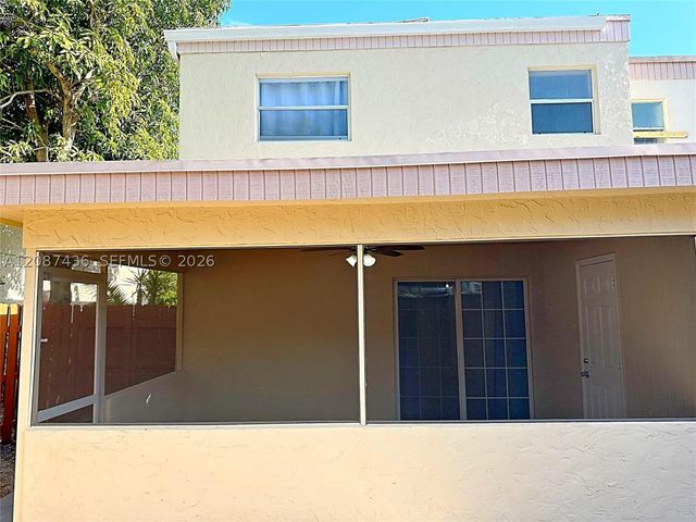 7921 SW 9th St, North Lauderdale, FL 33068