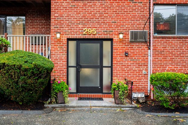 295 Main St 15, Reading, MA 01867