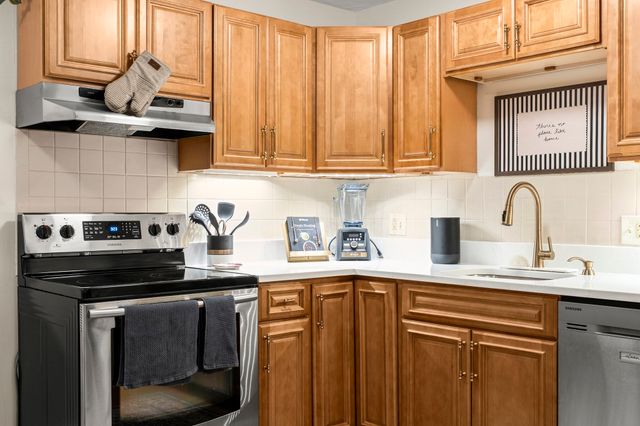295 Main St 15, Reading, MA 01867