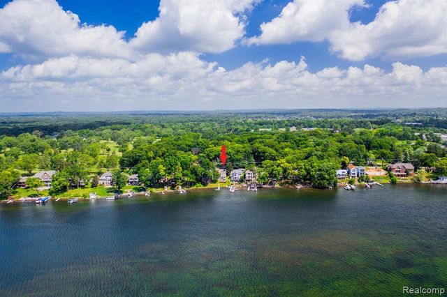 8605 Edgewood Park Drive, Commerce Twp, MI 48382