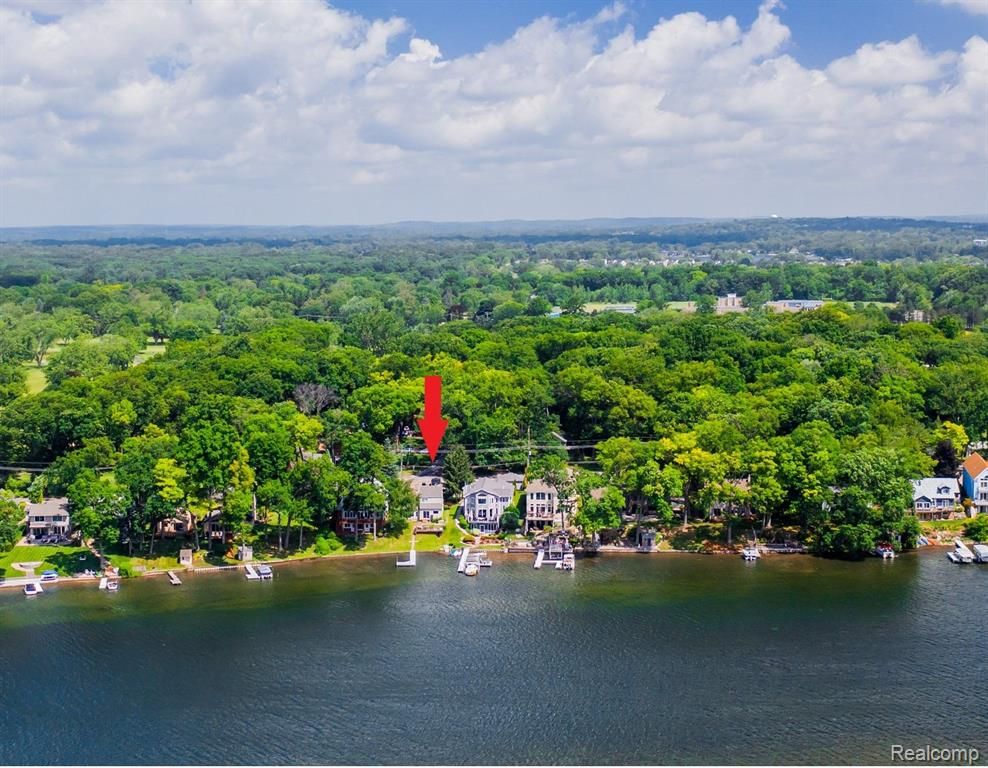 8605 Edgewood Park Drive, Commerce Twp, MI 48382