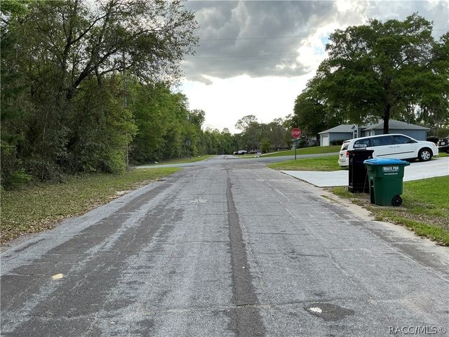 1656 W Beach Plum Drive, Citrus Springs, FL 34434