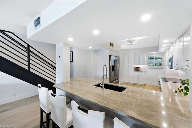 800 River Point DR # 212, Naples, FL 34102