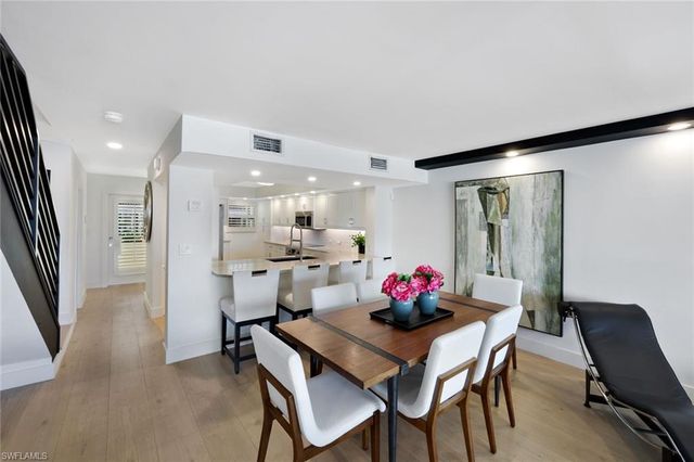 800 River Point DR # 212, Naples, FL 34102