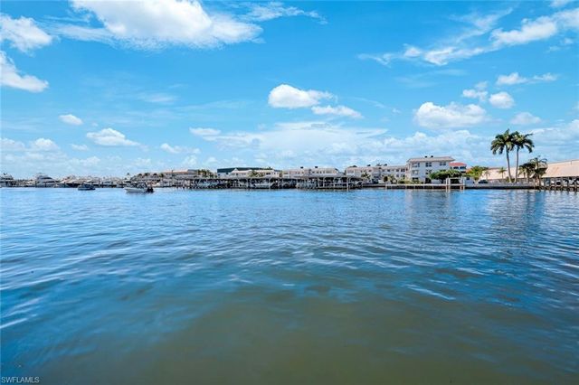 800 River Point DR # 212, Naples, FL 34102