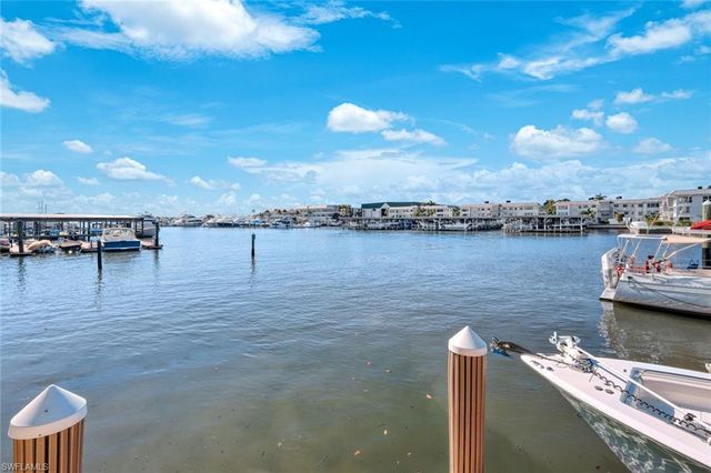 800 River Point DR # 212, Naples, FL 34102