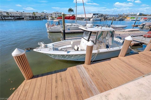 800 River Point DR # 212, Naples, FL 34102