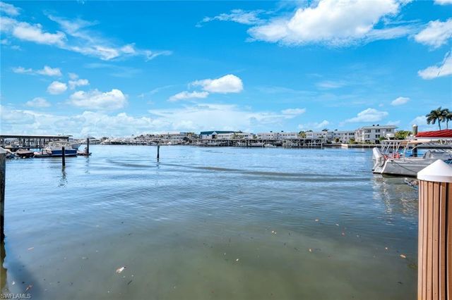 800 River Point DR # 212, Naples, FL 34102