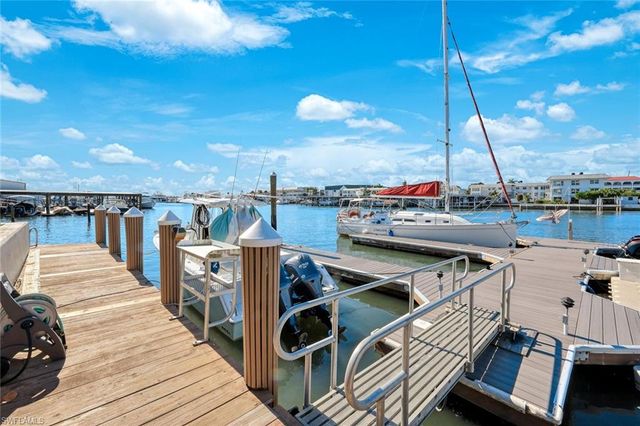 800 River Point DR # 212, Naples, FL 34102