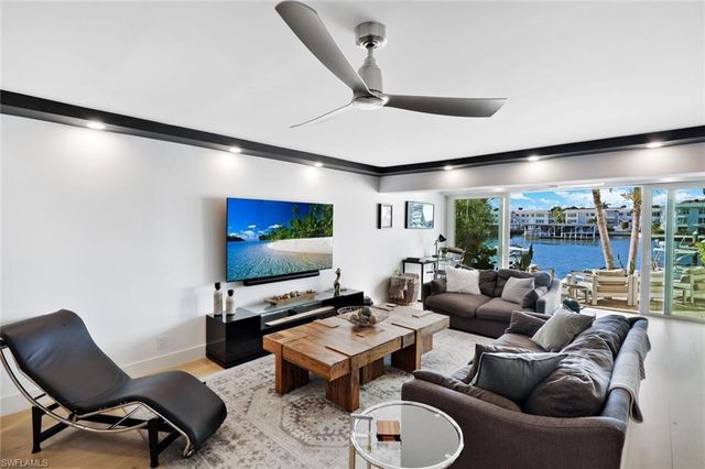 800 River Point DR # 212, Naples, FL 34102