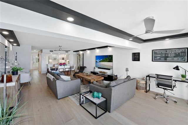 800 River Point DR # 212, Naples, FL 34102