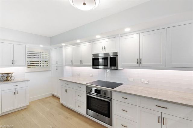 800 River Point DR # 212, Naples, FL 34102