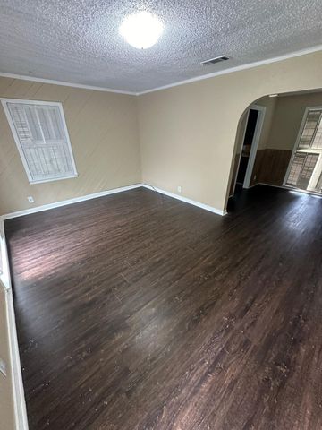583 W Hammond Street, Lancaster, TX 75146