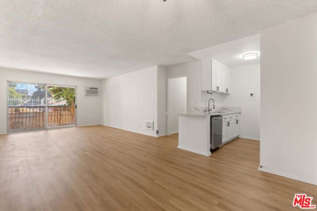 18307 Burbank Boulevard 118, Tarzana (los Angeles), CA 91356