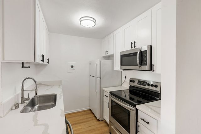 18307 Burbank Boulevard 118, Tarzana (los Angeles), CA 91356