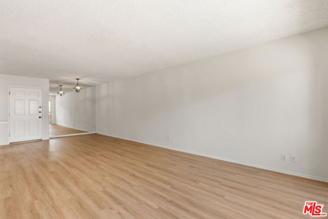 18307 Burbank Boulevard 118, Tarzana (los Angeles), CA 91356
