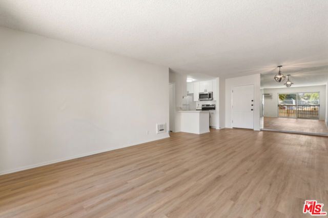 18307 Burbank Boulevard 118, Tarzana (los Angeles), CA 91356