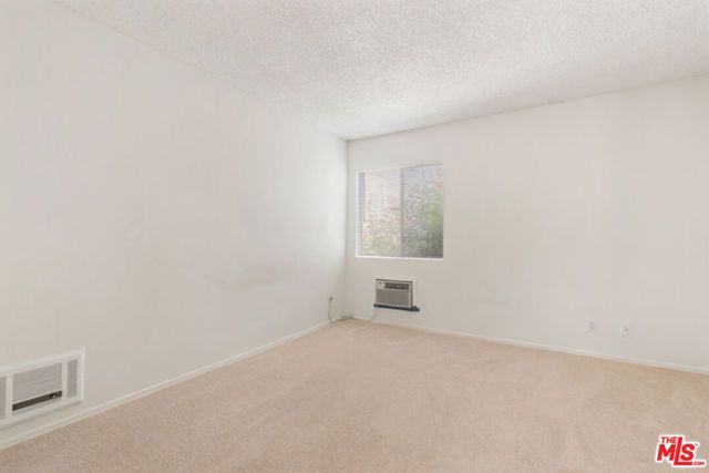 18307 Burbank Boulevard 118, Tarzana (los Angeles), CA 91356