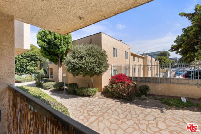 18307 Burbank Boulevard 118, Tarzana (los Angeles), CA 91356