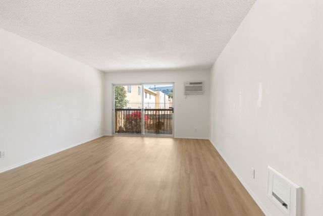 18307 Burbank Boulevard 118, Tarzana (los Angeles), CA 91356