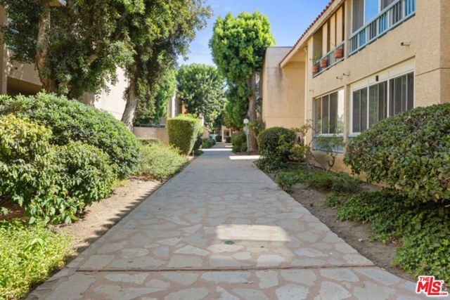 18307 Burbank Boulevard 118, Tarzana (los Angeles), CA 91356