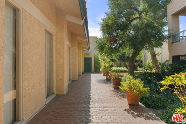 18307 Burbank Boulevard 118, Tarzana (los Angeles), CA 91356