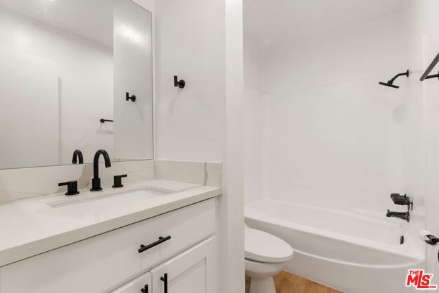 18307 Burbank Boulevard 118, Tarzana (los Angeles), CA 91356