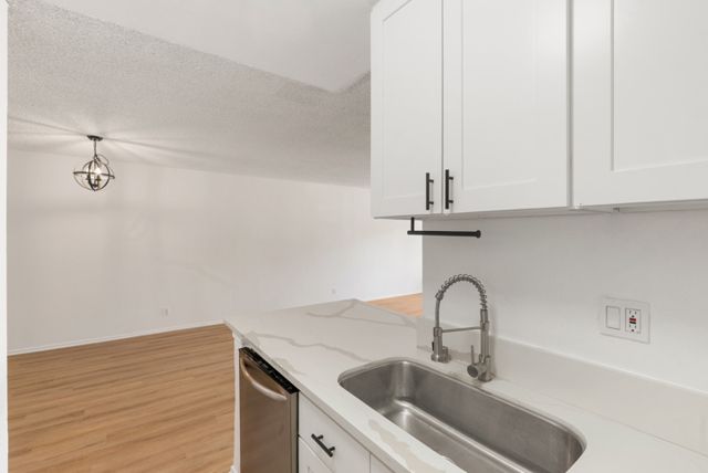 18307 Burbank Boulevard 118, Tarzana (los Angeles), CA 91356