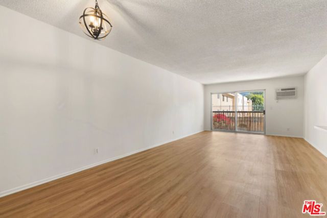 18307 Burbank Boulevard 118, Tarzana (los Angeles), CA 91356