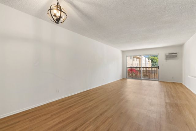 18307 Burbank Boulevard 118, Tarzana (los Angeles), CA 91356