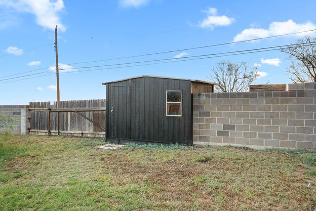 2702 Apache Dr, Big Spring, TX 79720