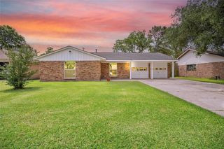2113 22nd Avenue N, Texas City, TX 77590