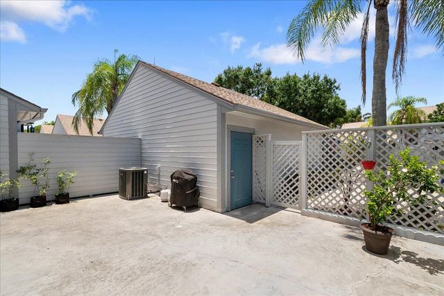 6111 SE Georgetown Place, Hobe Sound, FL 33455