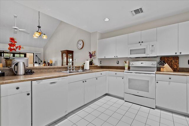6111 SE Georgetown Place, Hobe Sound, FL 33455