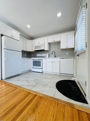 22935 Gary Ln Lane, Saint Clair Shores, MI 48080