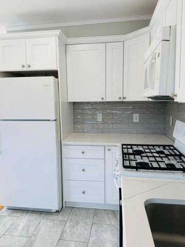 22935 Gary Ln Lane, Saint Clair Shores, MI 48080
