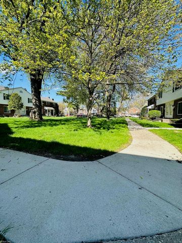 22935 Gary Ln Lane, Saint Clair Shores, MI 48080