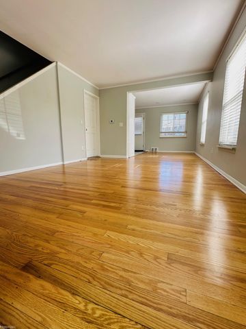 22935 Gary Ln Lane, Saint Clair Shores, MI 48080