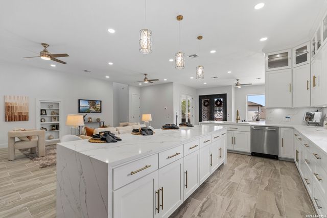 7310 Cresta Bulivar, San Antonio, TX 78256