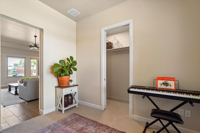 6527 Vista Del Prado Road NW, Albuquerque, NM 87120