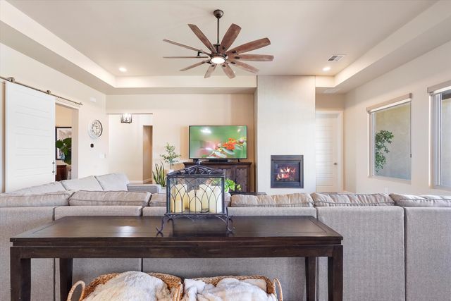 6527 Vista Del Prado Road NW, Albuquerque, NM 87120