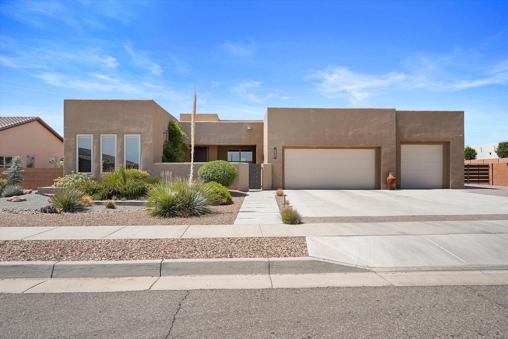 6527 Vista Del Prado Road NW, Albuquerque, NM 87120