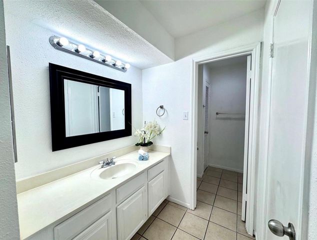 9901 Sharpcrest Street M6, Houston, TX 77036