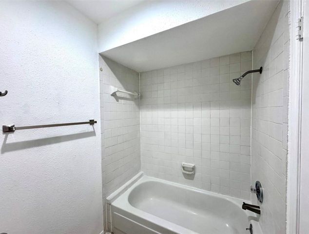 9901 Sharpcrest Street M6, Houston, TX 77036